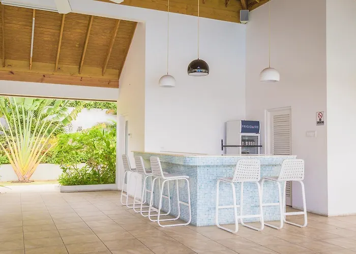 Under The Palms Ii Villa *